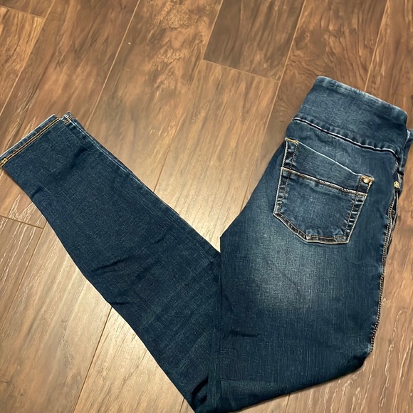 Rock Republic Denim Rx Fever Pull Jeans 